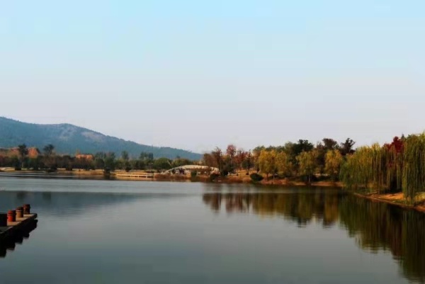 颐居·隐山观湖实景图